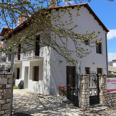 Family'S Houses Калаврита Екстериор снимка