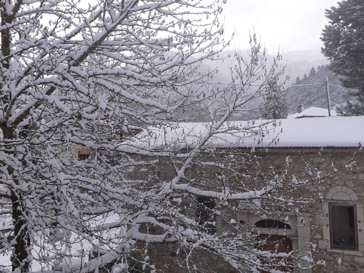 Family'S Houses Калаврита Екстериор снимка