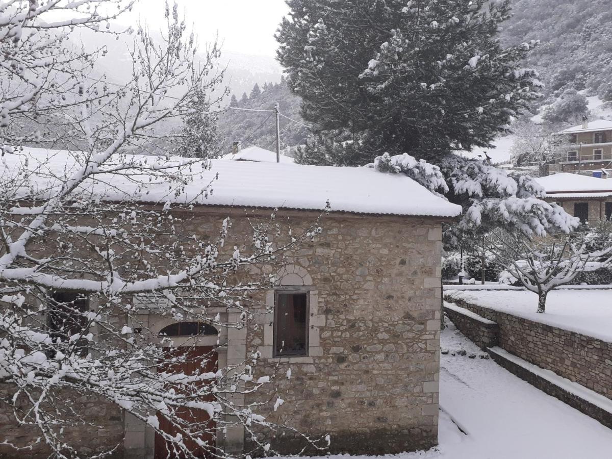 Family'S Houses Калаврита Екстериор снимка