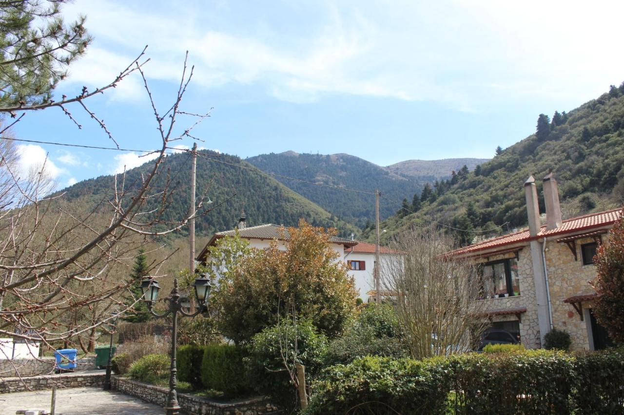 Family'S Houses Калаврита Екстериор снимка