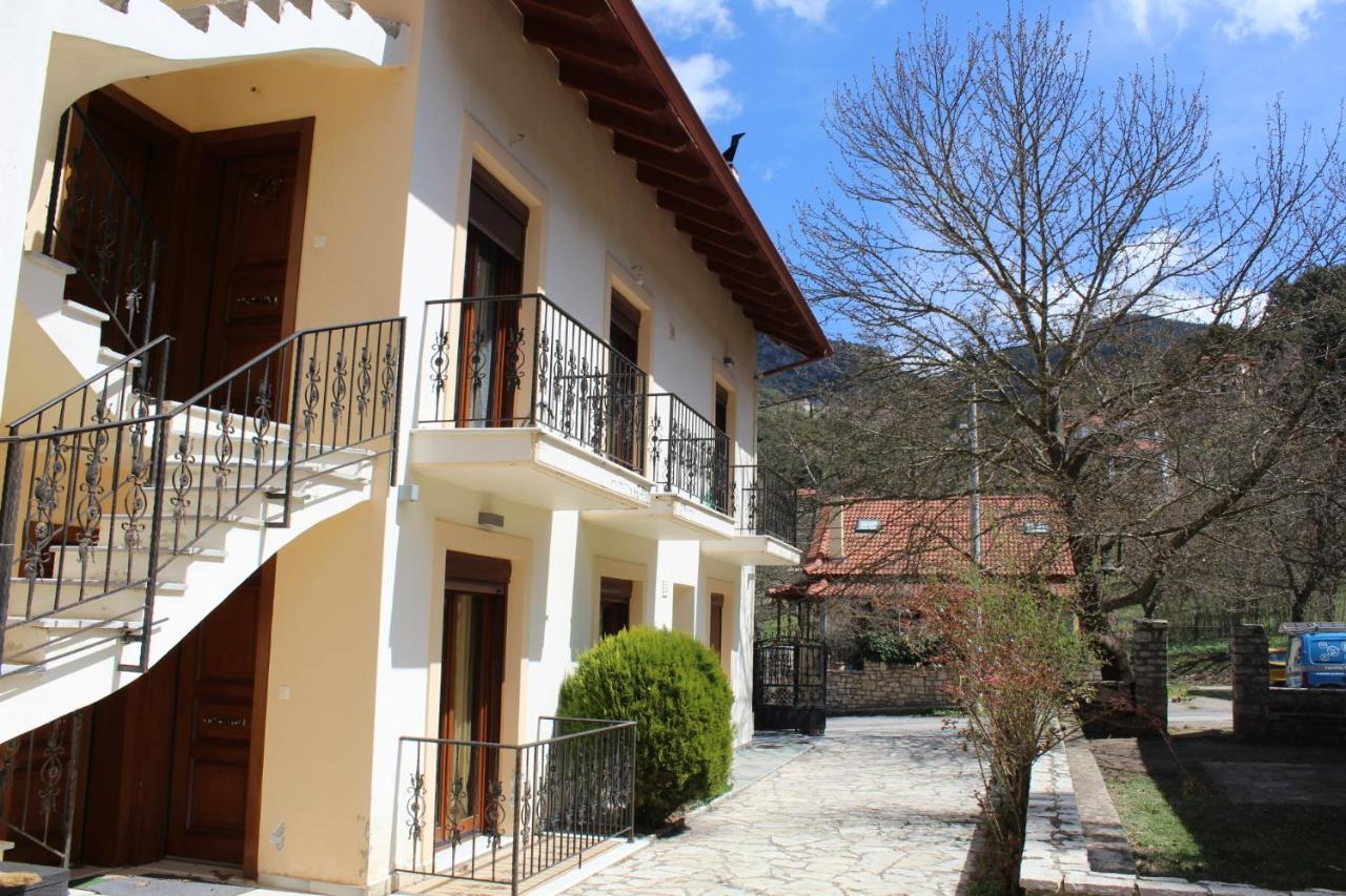 Family'S Houses Калаврита Екстериор снимка